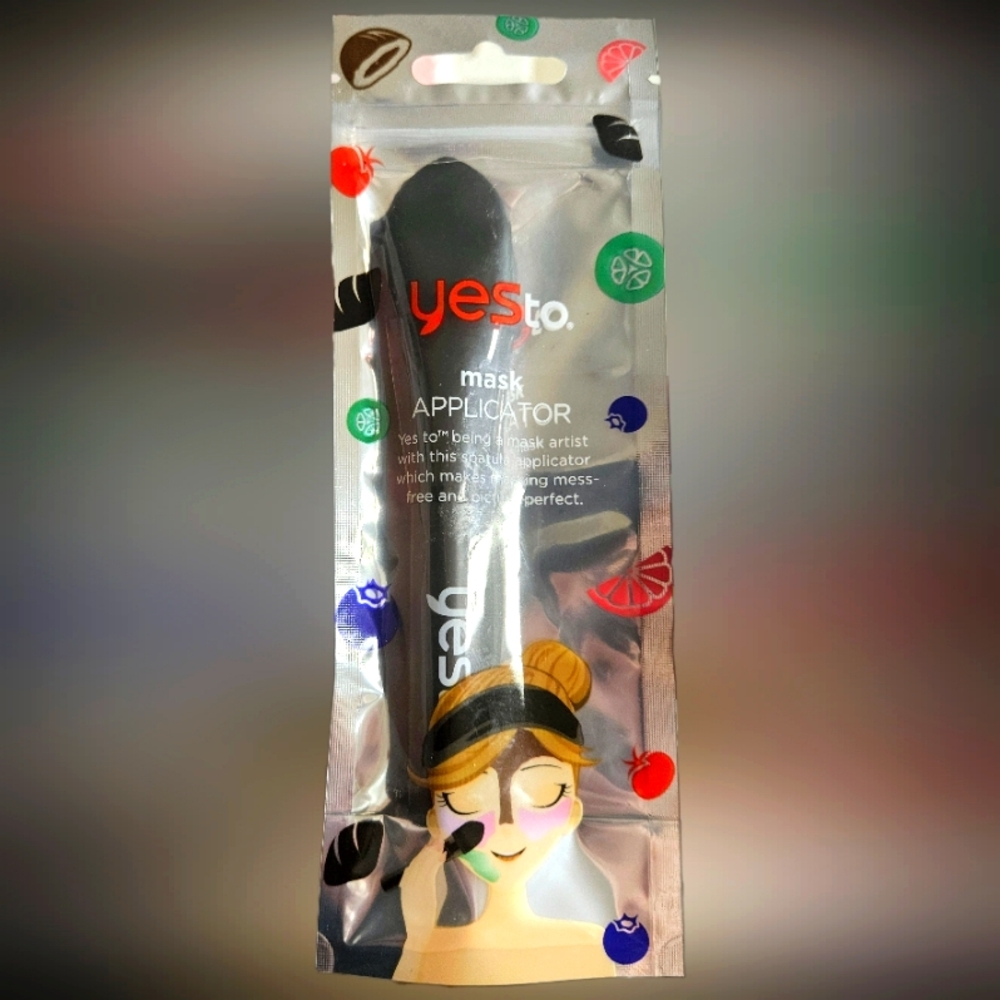 NWT YES TO BLACK SILICONE MASK SPATULA APPLICATOR!